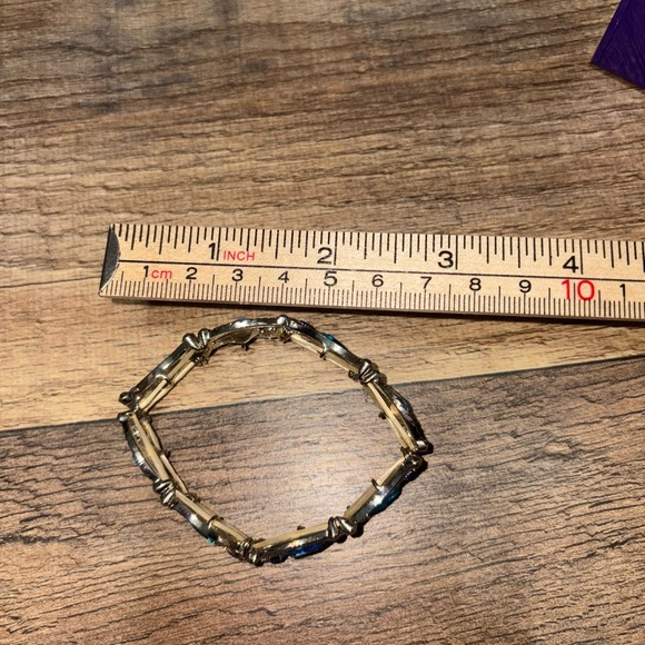 ✨ Vintage-Inspired Silver & Blue Gem Bracelet ✨ - Picture 3 of 5